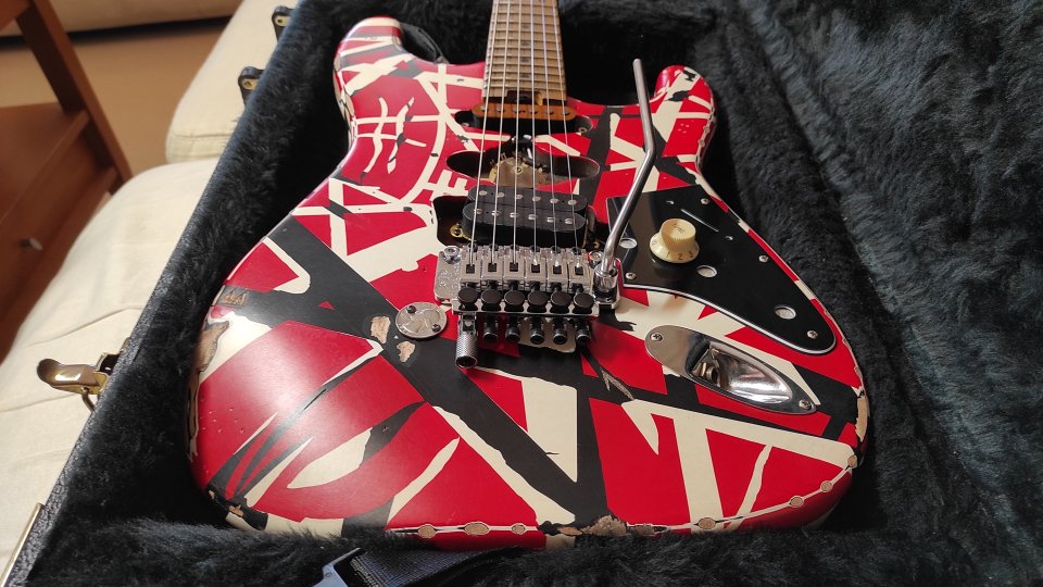EVH Striped Series Frankenstein Frankie con mástil flameado y mejorada!