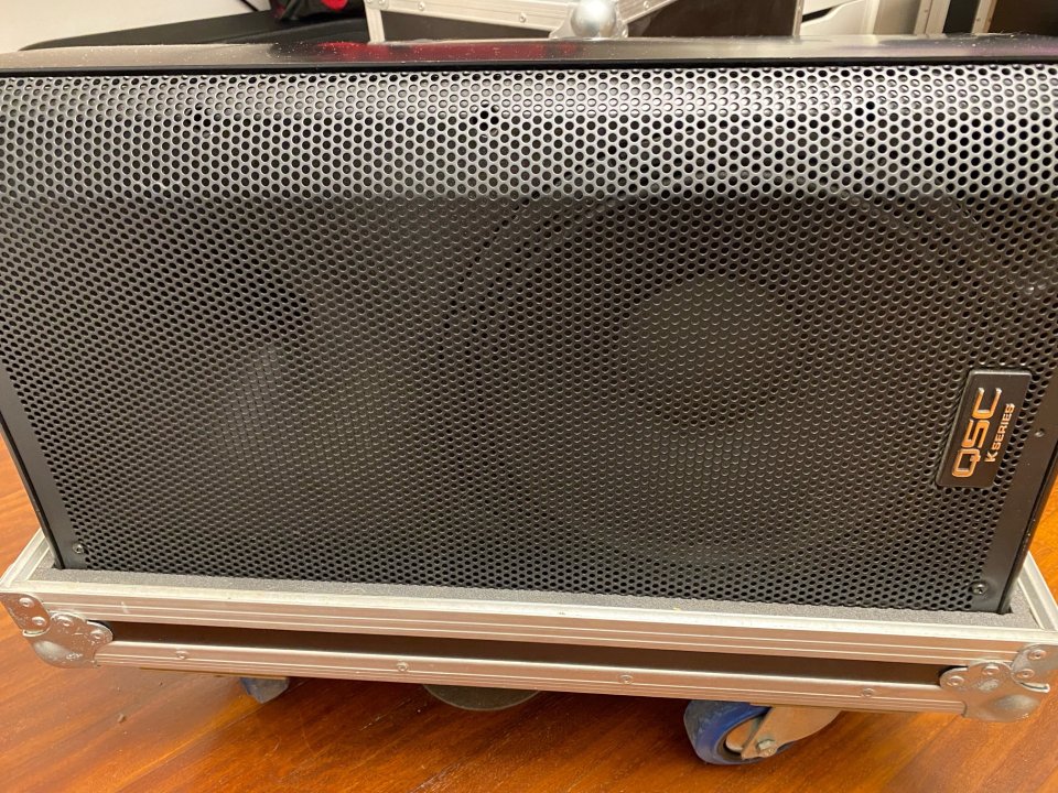 Altavoz activo QSC K12 de segunda mano · Foto 3 de 3 · Bizkaia · 550 €