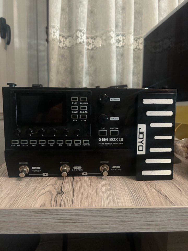 Hoyo Jem Box III de segunda mano · Foto 2 de 3 · Asturias · 160 €