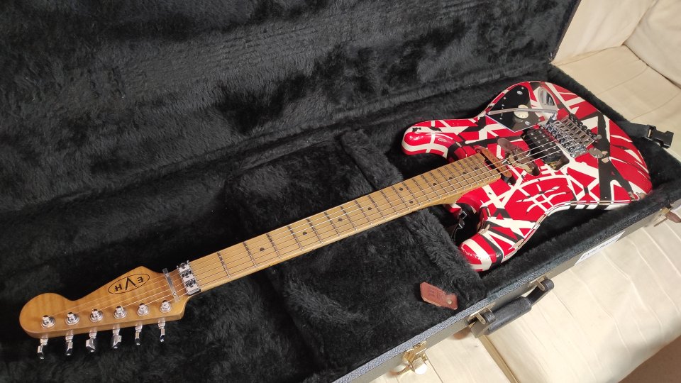 EVH Striped Series Frankenstein Frankie con mástil flameado y mejorada!