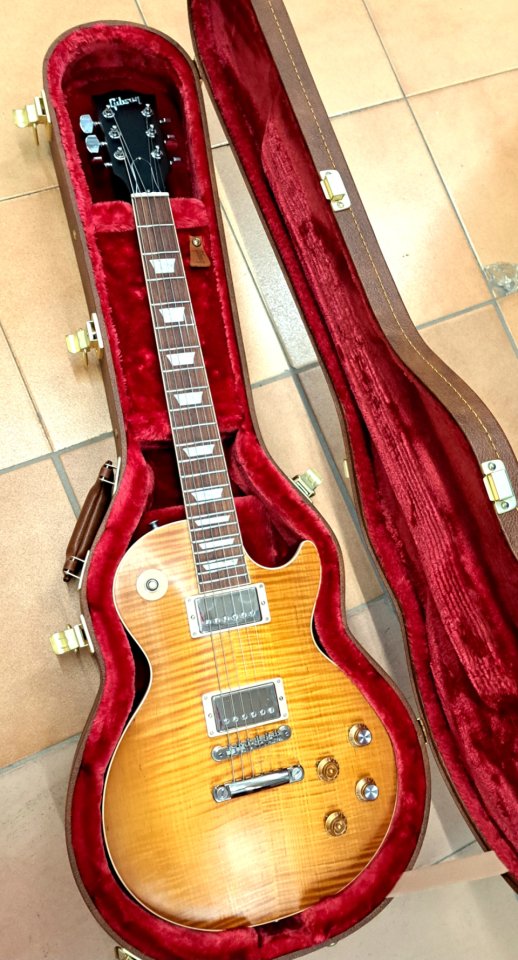 Gibson Kirk Hammett "Greeny Les Paul Standard﻿﻿, Greeny. de segunda mano · Foto 2 de 6 · Barcelona
