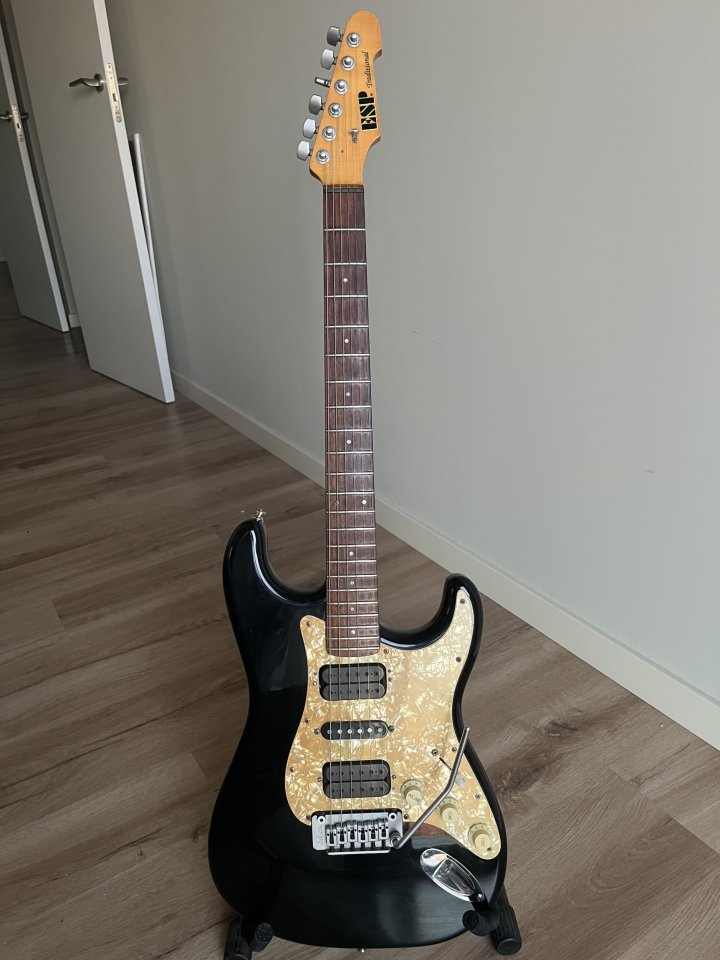 Esp Traditional Stratocaster (cambios) de segunda mano · Foto 1 de 9 · Murcia · 1000 €