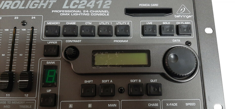 Mesa de luces BEHRINGER  EUROLIGHT LC412 de segunda mano · Foto 7 de 10 · Barcelona · 225 €