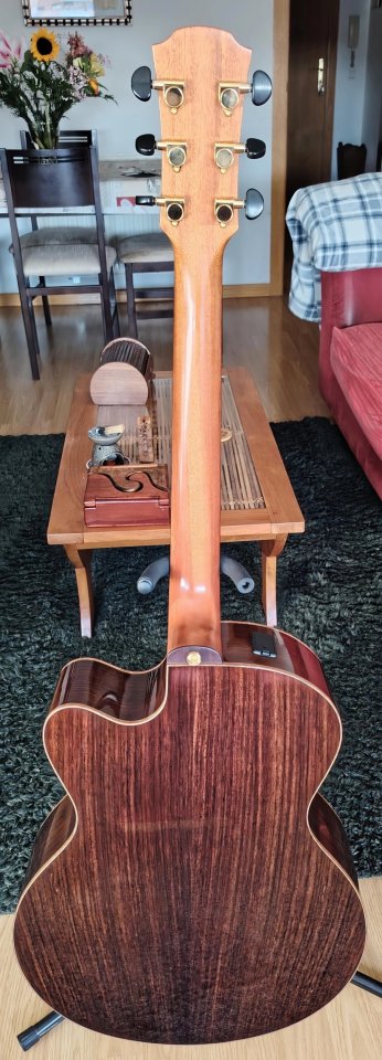 Guitarra electroacustica Yamaha CPX 1200 VS.