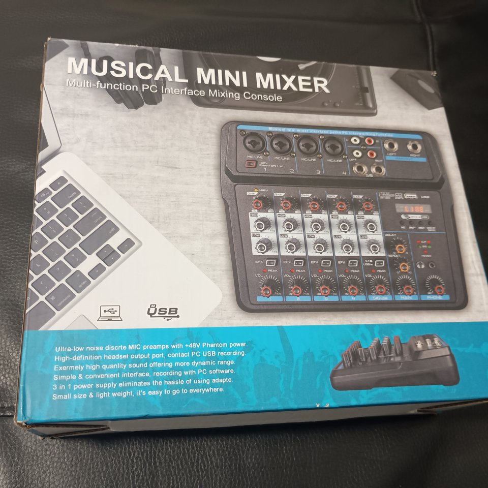 Mesa mezclas de segunda mano · Foto 2 de 3 · Málaga · 50 €
