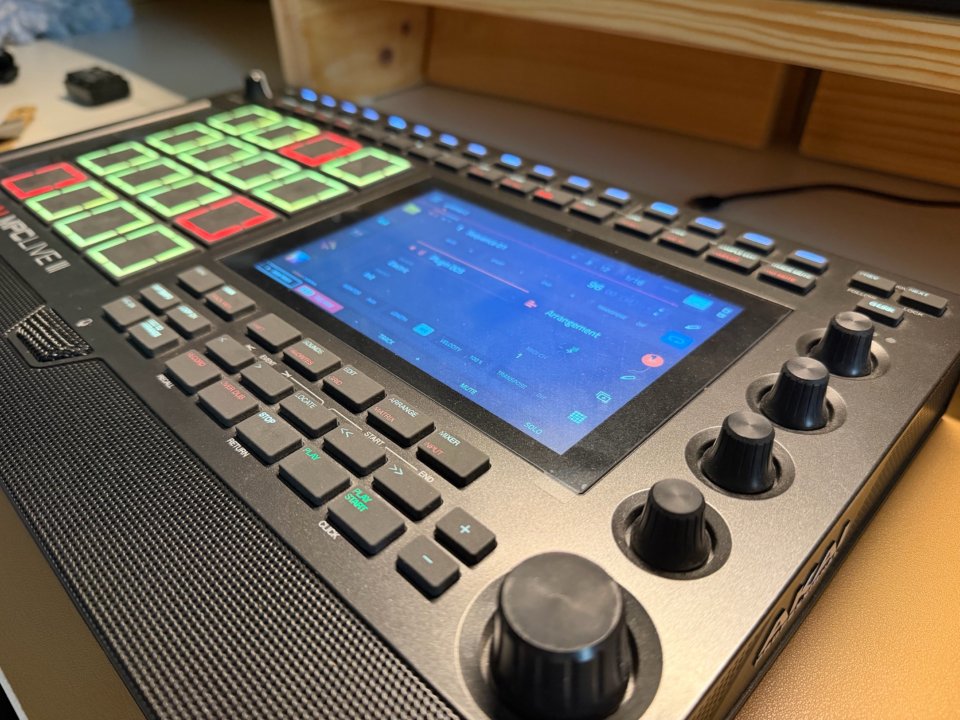 Akai MPC Live 3 de segunda mano · Foto 1 de 3 · Madrid · 1300 €