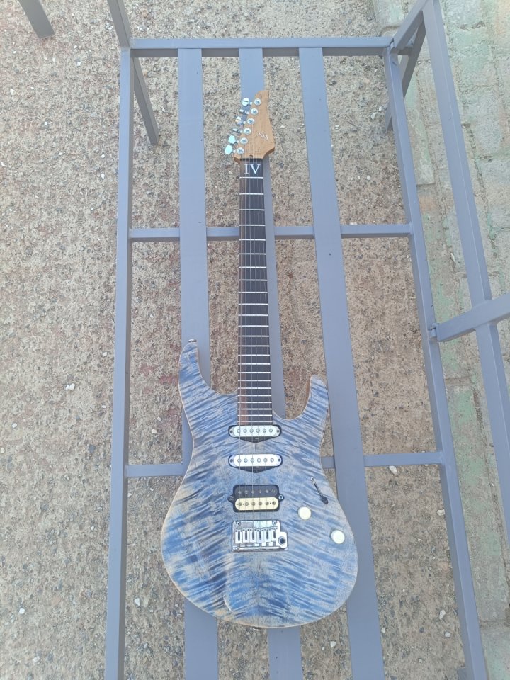 Guitarra de luthier CAMBIO