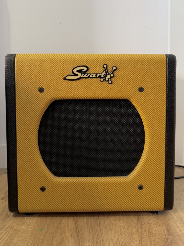 Amplificador Swart STR Space Tone Tremolo Tweed de segunda mano · Foto 1 de 3 · Barcelona · 1400 €