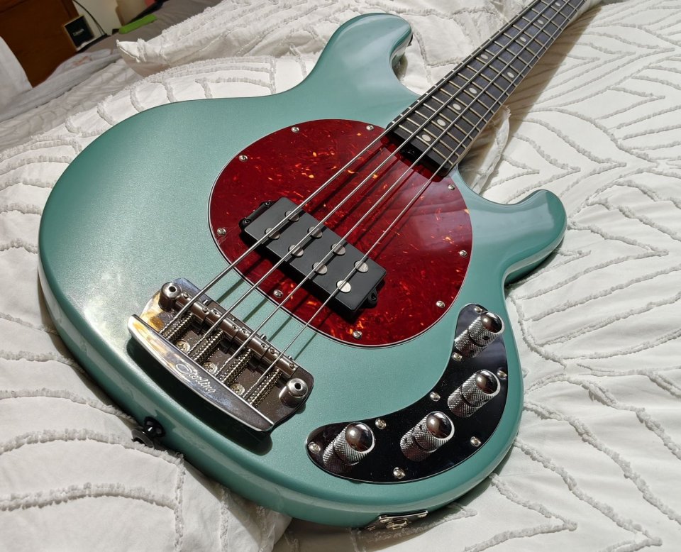 Musicman Sterling StingRay Ray34 Dorado Green (Sherwood Green) con extras de segunda mano · Foto 2 de 10 · Lugo · 849 €