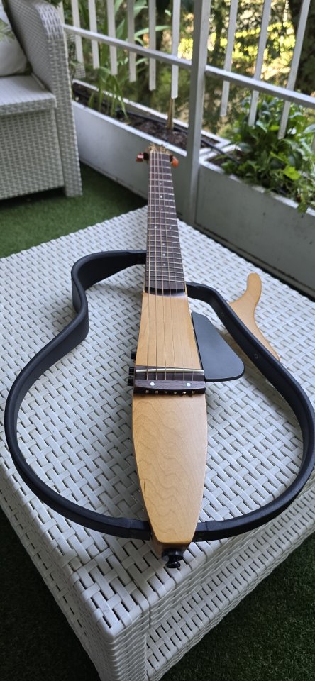 Yamaha SLG 100S Silent de segunda mano · Foto 1 de 10 · Madrid · 375 €