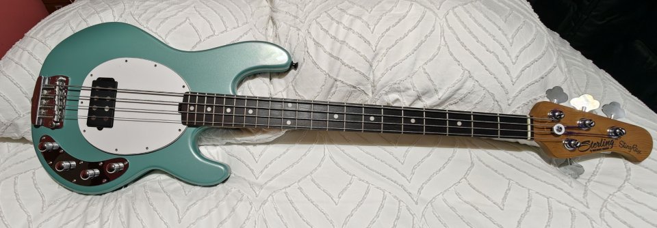 Musicman Sterling StingRay Ray34 Dorado Green (Sherwood Green) con extras de segunda mano · Foto 4 de 10 · Lugo · 849 €