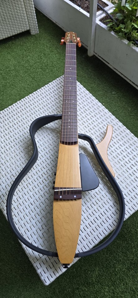 Yamaha SLG 100S Silent de segunda mano · Foto 2 de 10 · Madrid · 375 €