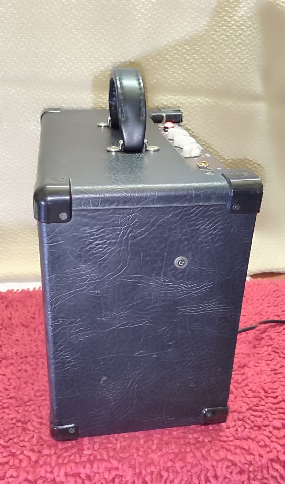 o VENDO Laney Cub 10 (2x 6V6 + 2x 12ax7 / ECC83) de segunda mano · Foto 3 de 5 · Salamanca