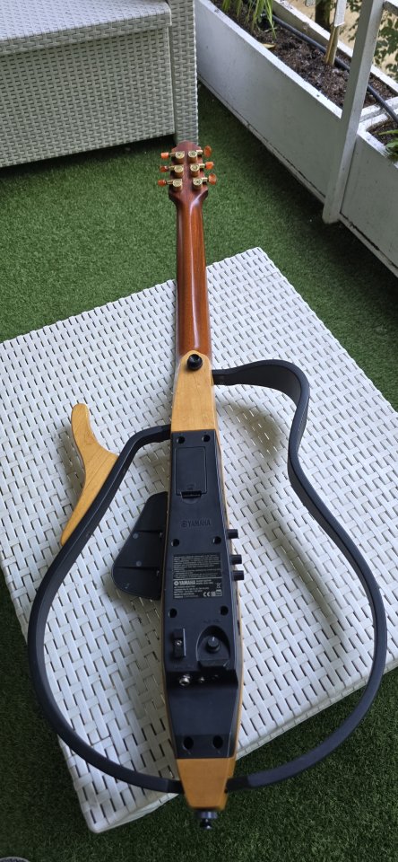 Yamaha SLG 100S Silent de segunda mano · Foto 4 de 10 · Madrid · 375 €