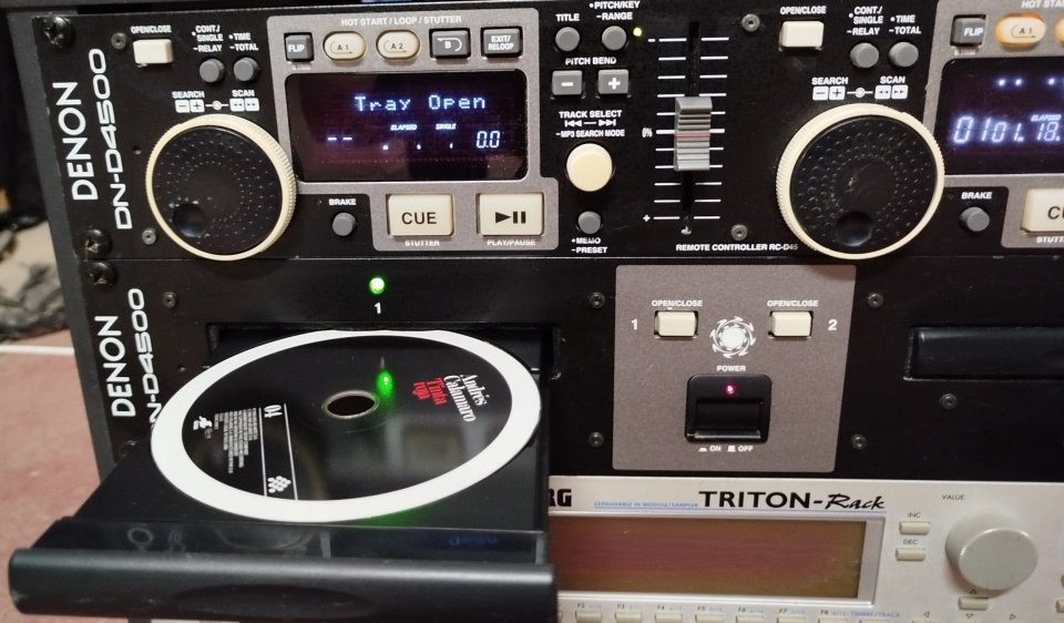 Denon DN-D4500 – Reproductor profesional doble CD/MP3 para DJ – Completo de segunda mano · Foto 4 de 8 · Illes Balears · 200 €