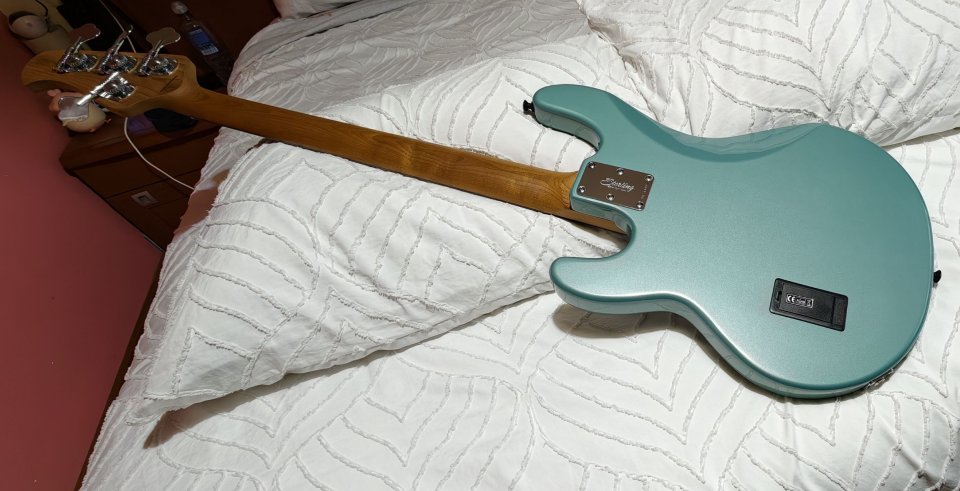 Musicman Sterling StingRay Ray34 Dorado Green (Sherwood Green) con extras de segunda mano · Foto 6 de 10 · Lugo · 849 €