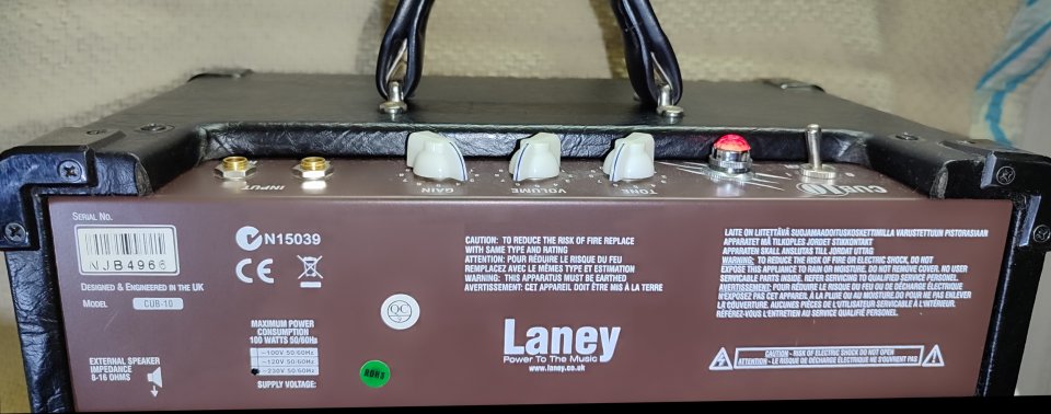 o VENDO Laney Cub 10 (2x 6V6 + 2x 12ax7 / ECC83) de segunda mano · Foto 4 de 5 · Salamanca