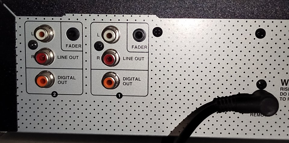 Denon DN-D4500 – Reproductor profesional doble CD/MP3 para DJ – Completo de segunda mano · Foto 8 de 8 · Illes Balears · 200 €