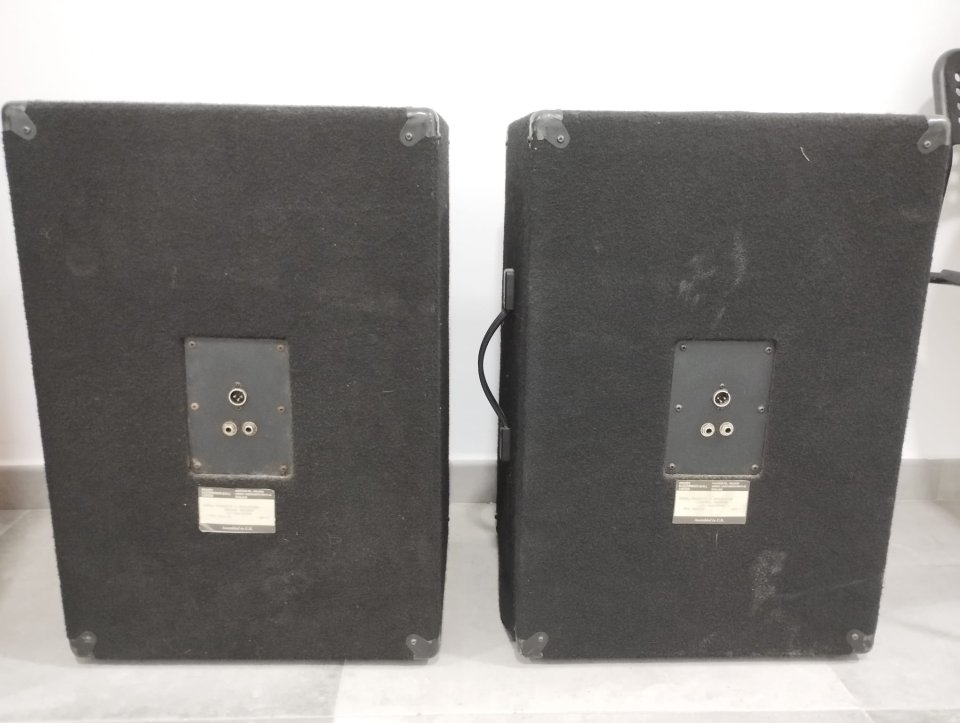 Altavoces peavey de segunda mano · Foto 2 de 2 · Málaga · 150 €