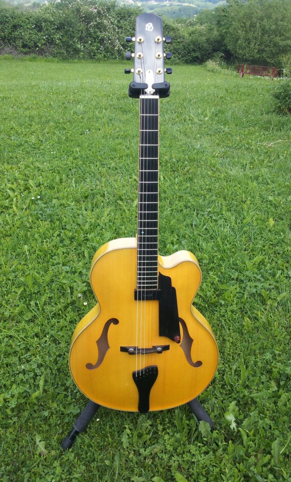 Guitarra jazz luthier frances Dominique Bouges de segunda mano · Foto 1 de 9 · Alicante · 3000 €