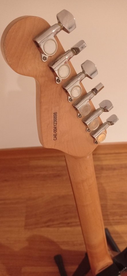 Guitarra eléctrica Squier Stratocaster Sunburst de segunda mano · Foto 5 de 7 · Cuenca · 140 €