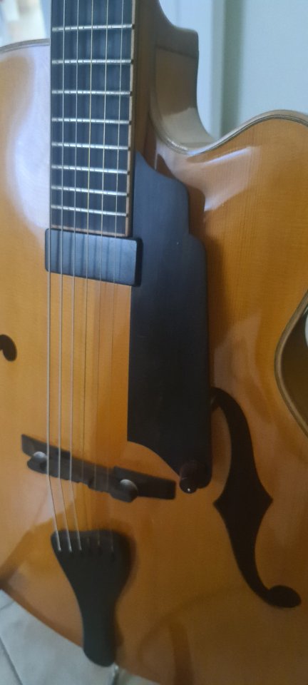 Guitarra jazz luthier frances Dominique Bouges de segunda mano · Foto 3 de 9 · Alicante · 3000 €