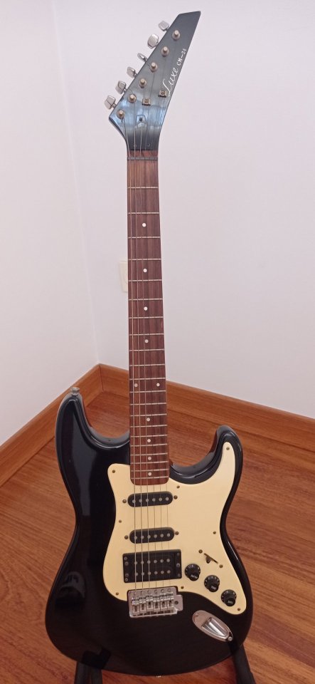 Guitarra eléctrica Luxe Stratocaster de segunda mano · Foto 2 de 9 · Cuenca · 120 €