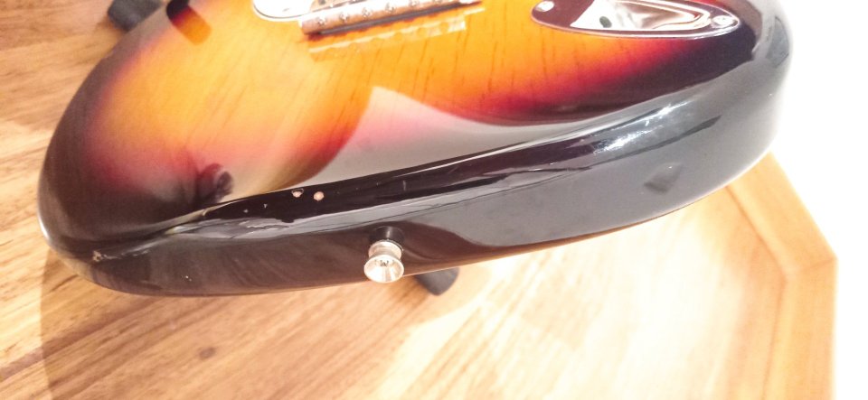 Guitarra eléctrica Squier Stratocaster Sunburst de segunda mano · Foto 7 de 7 · Cuenca · 140 €