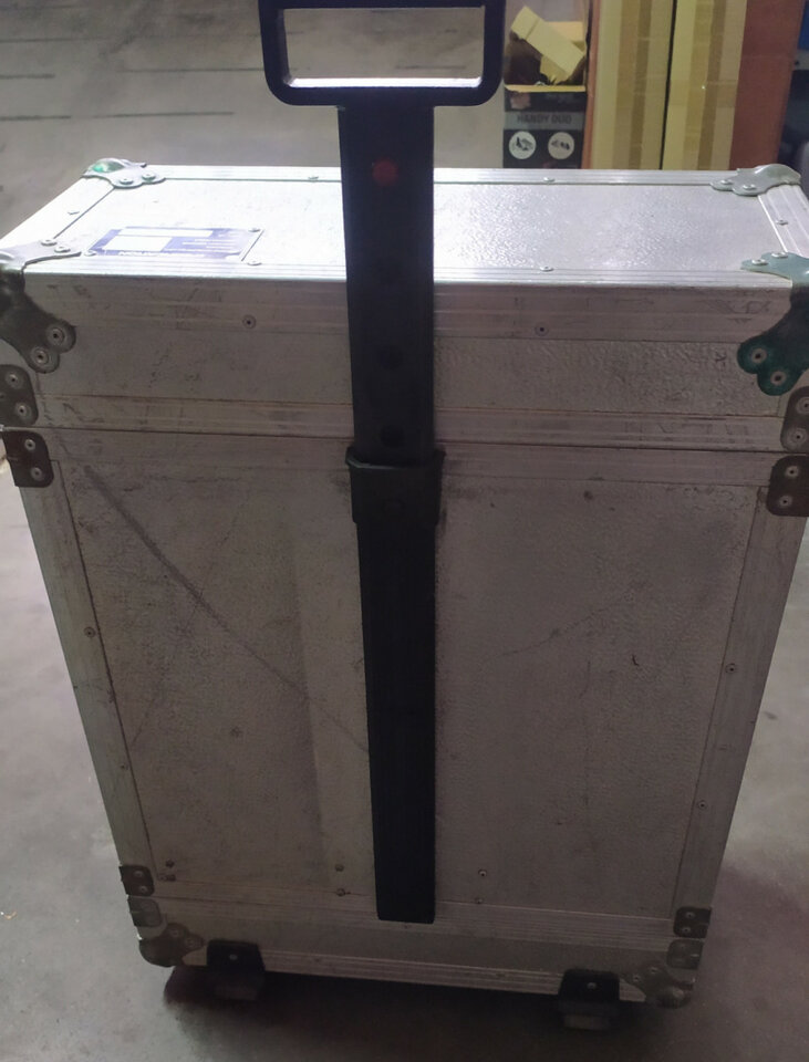 Rack 19" 5U 2 tapas y ruedas.MUY BUEN ESTADO