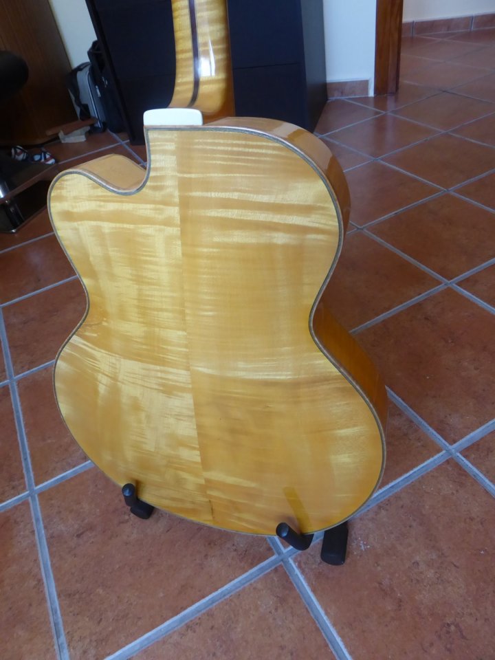 Guitarra jazz luthier frances Dominique Bouges de segunda mano · Foto 4 de 9 · Alicante · 3000 €