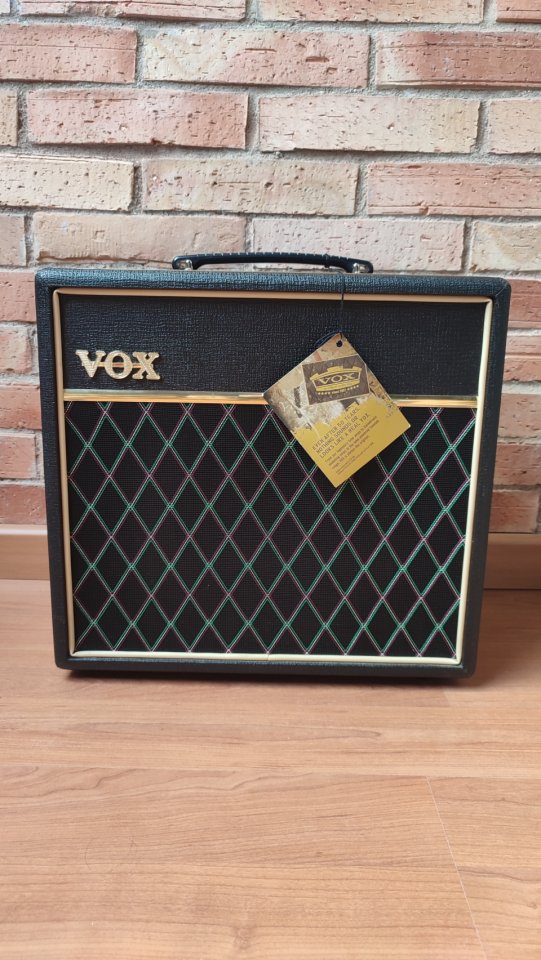 Vox Pathfinder 15 de segunda mano · Foto 1 de 3 · Madrid · 160 €