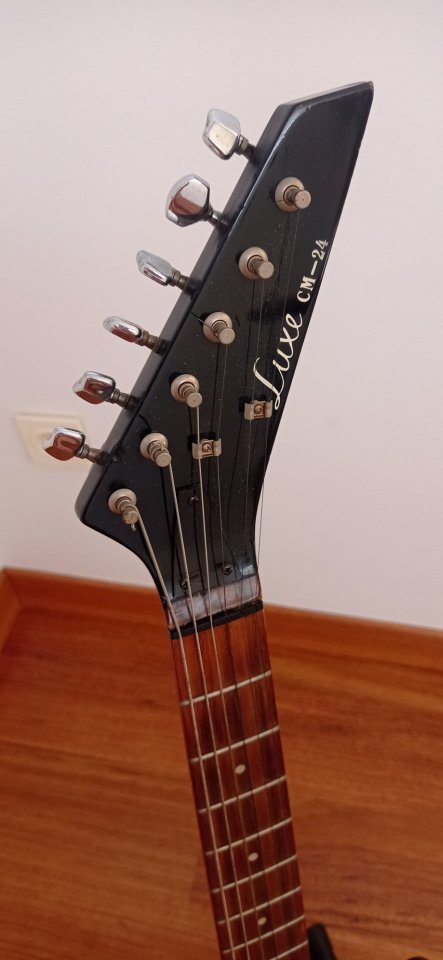 Guitarra eléctrica Luxe Stratocaster de segunda mano · Foto 3 de 9 · Cuenca · 120 €