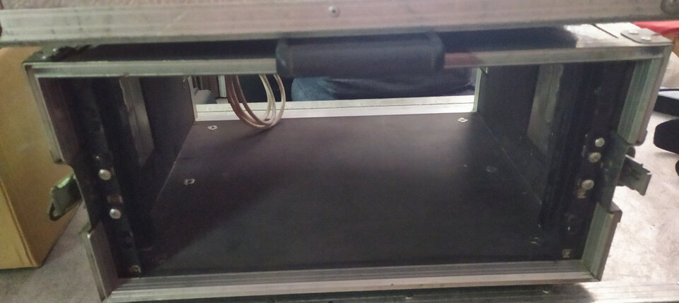 Rack 19" 5U 2 tapas y ruedas.MUY BUEN ESTADO