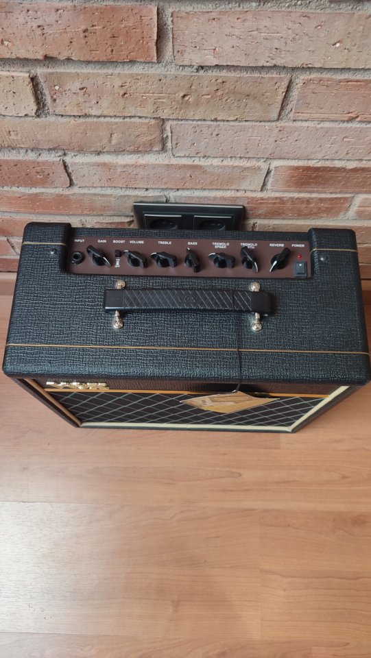 Vox Pathfinder 15 de segunda mano · Foto 2 de 3 · Madrid · 160 €