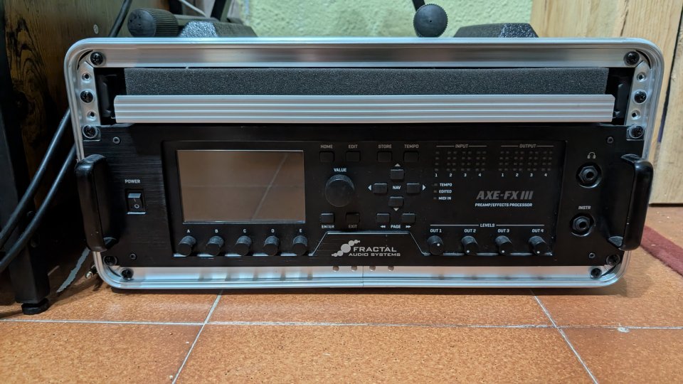 Axe FX III con flightcase