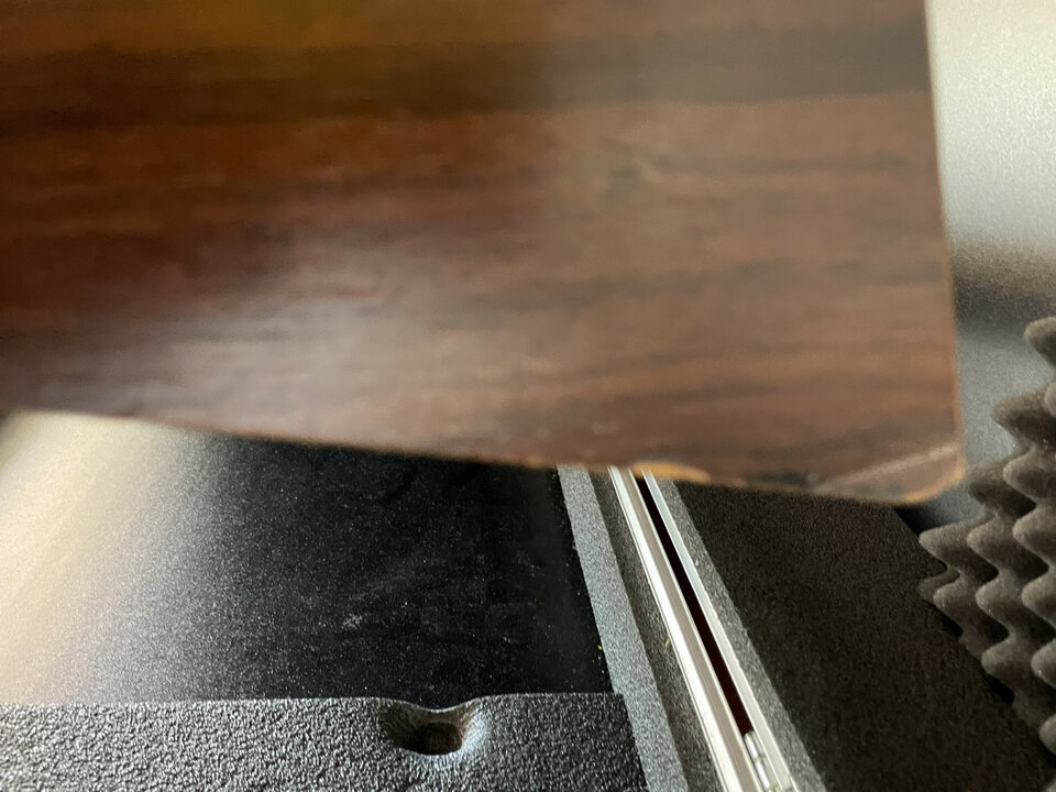 Korg Polysix con placa nueva y flightcase.