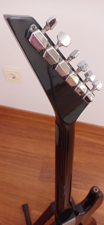 Guitarra eléctrica Luxe Stratocaster de segunda mano · Foto 4 de 9 · Cuenca · 120 €