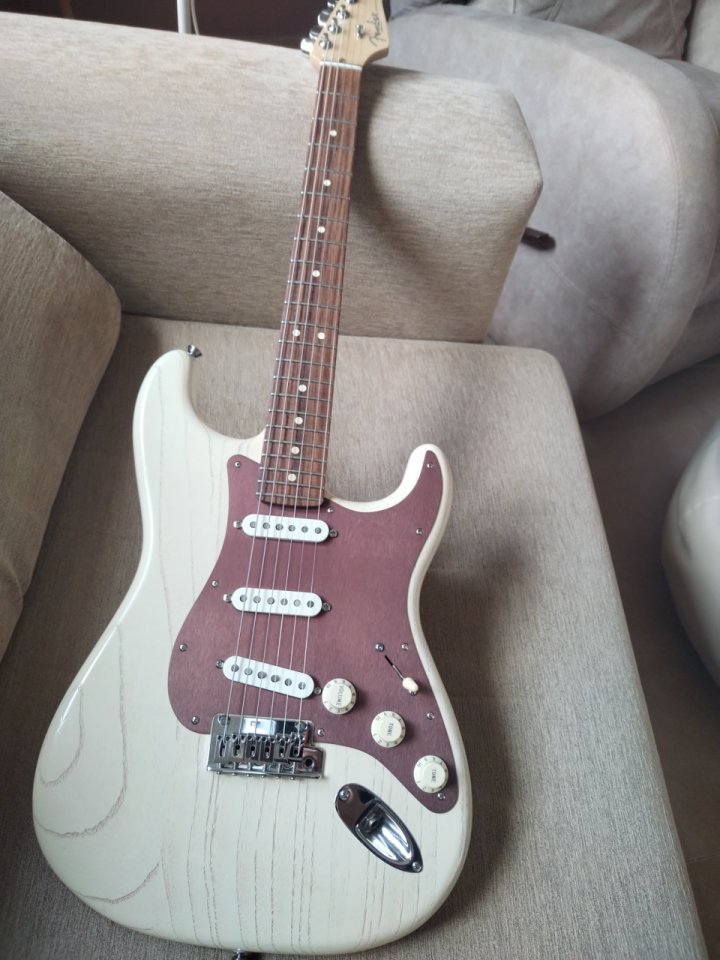 Fender american standard stratocaster swamp ash. 3,1 kgs. Año 2013