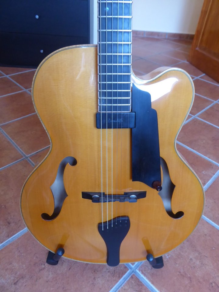 Guitarra jazz luthier frances Dominique Bouges de segunda mano · Foto 8 de 9 · Alicante · 3000 €