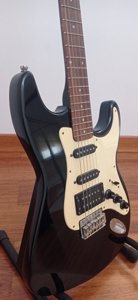Guitarra eléctrica Luxe Stratocaster de segunda mano · Foto 6 de 9 · Cuenca · 120 €