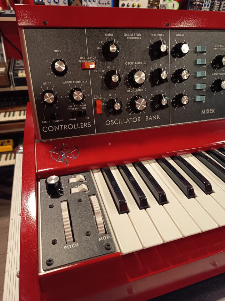 Moog Minimoog Model D Geddy Lee de segunda mano · Foto 2 de 10 · Barcelona · 3800 €