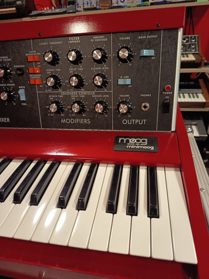 Moog Minimoog Model D Geddy Lee de segunda mano · Foto 3 de 10 · Barcelona · 3800 €