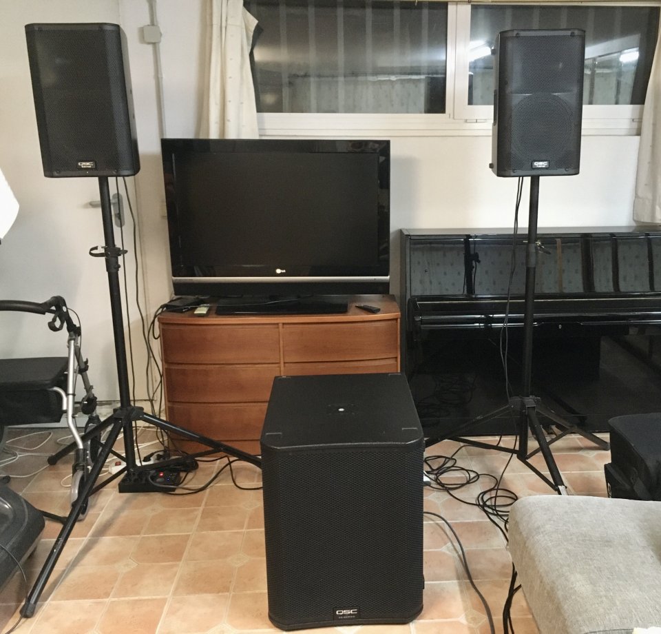 Vendo QSC KS10 + Fundas + Soportes