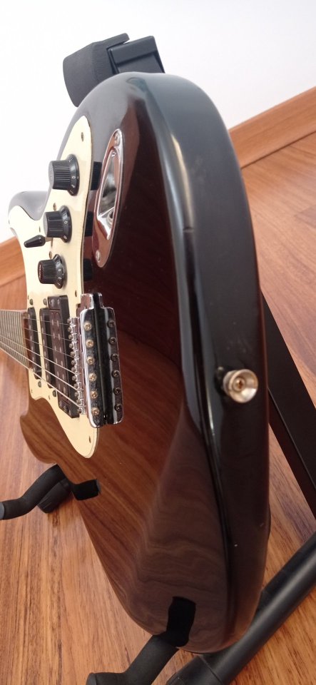 Guitarra eléctrica Luxe Stratocaster de segunda mano · Foto 8 de 9 · Cuenca · 120 €