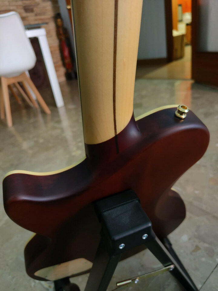 Guitarra eléctrica DAngelico Deluxe Atlantic LTD Walnut (edición limitada)