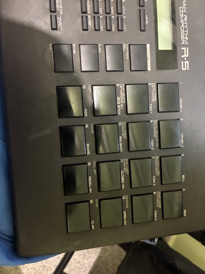 Caja de ritmos Roland R-5 de segunda mano · Foto 4 de 4 · Murcia · 200 €