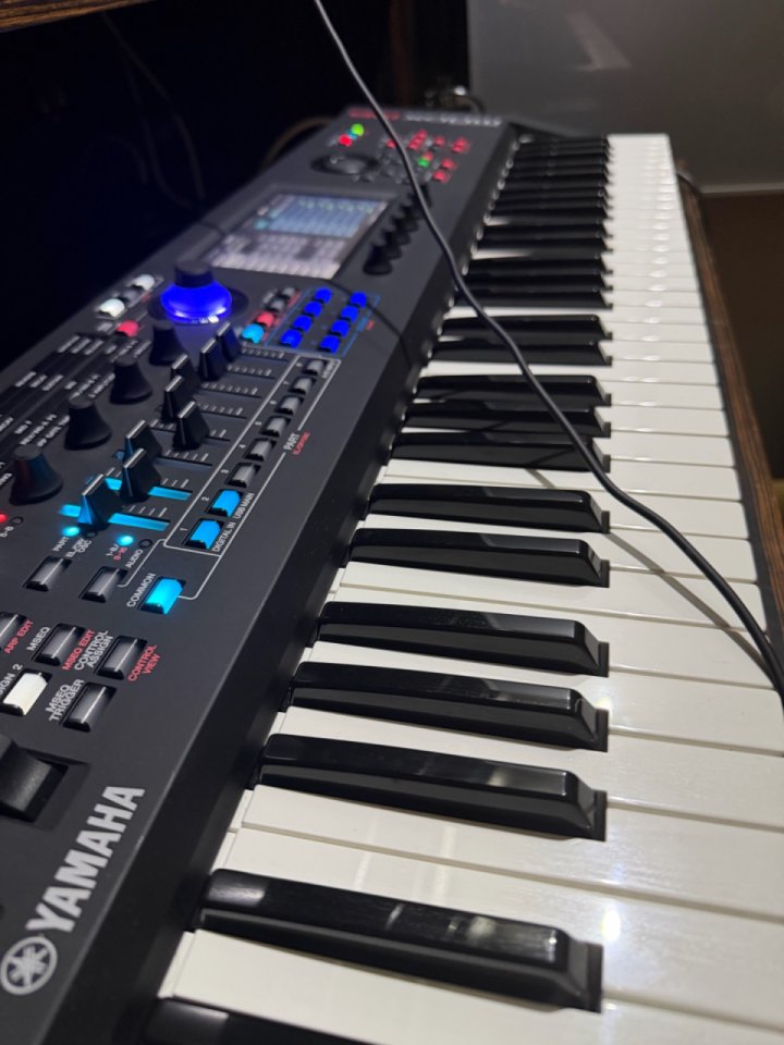 Yamaha ModxM 61 de segunda mano · Foto 1 de 7 · Murcia · 1100 €