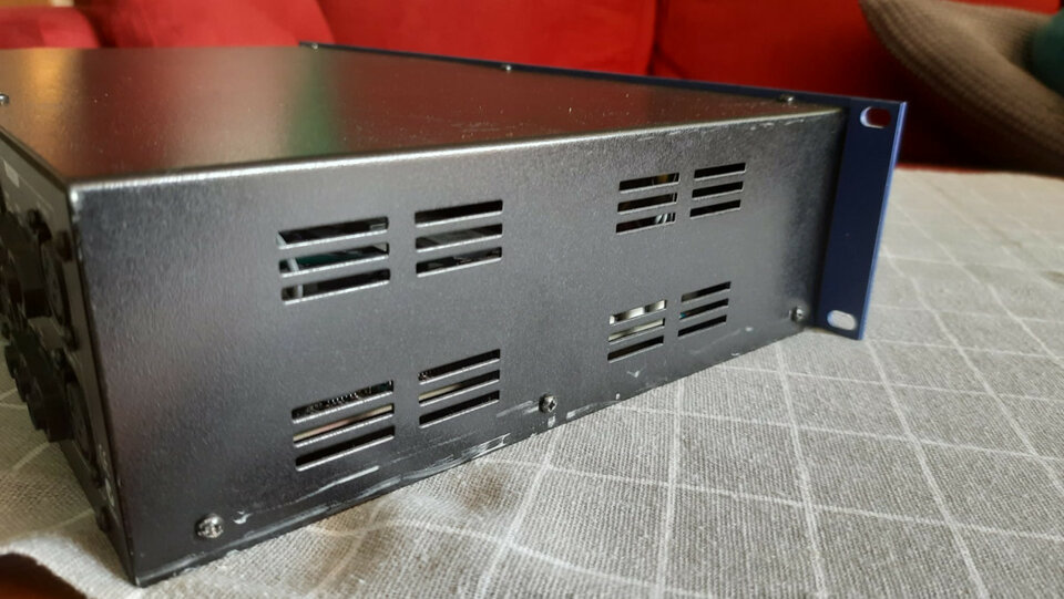 Focusrite ISA428, TLAudio 5021 y un par de micros