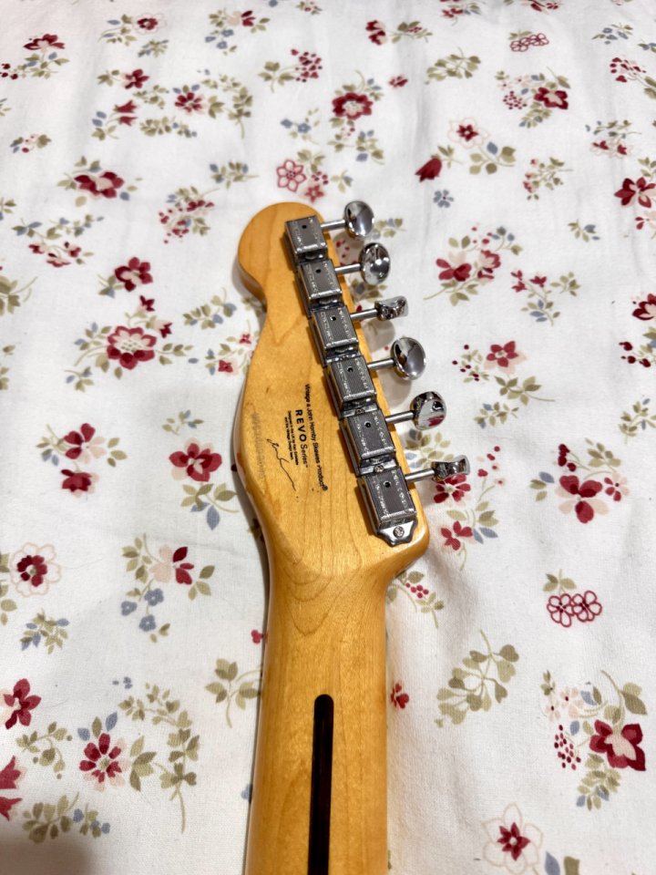 Vintage REVO Series Trio Electric Guitar ~ Honeyburst de segunda mano · Foto 7 de 9 · SC Tenerife · 390 €
