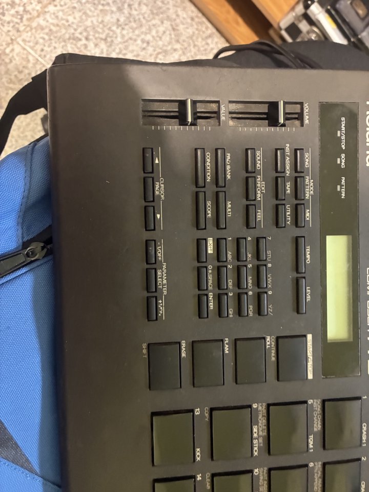 Caja de ritmos Roland R-5 de segunda mano · Foto 1 de 4 · Murcia · 200 €